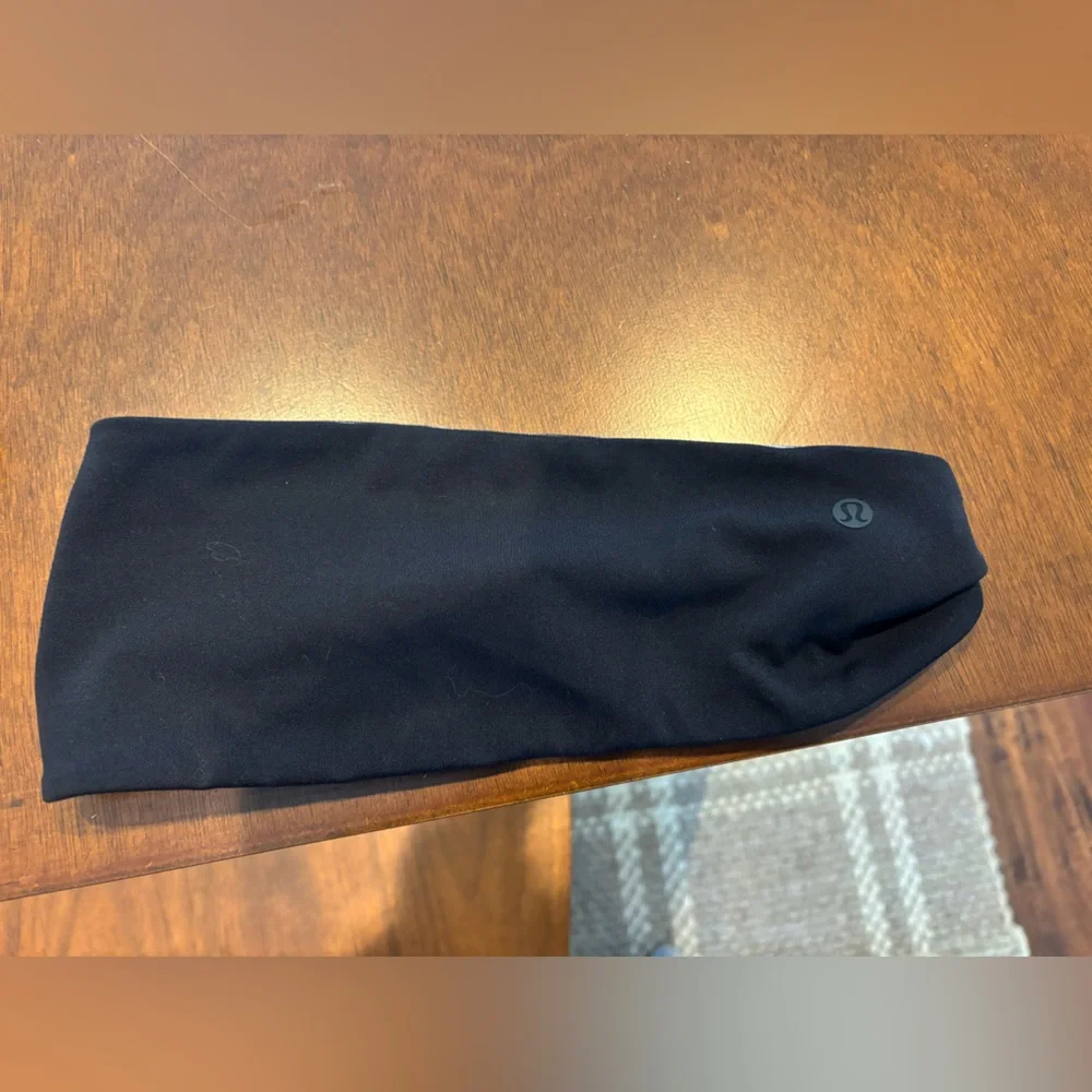 lululemon athletica Black and White Striped Headband reversible - Picture 2 of 3